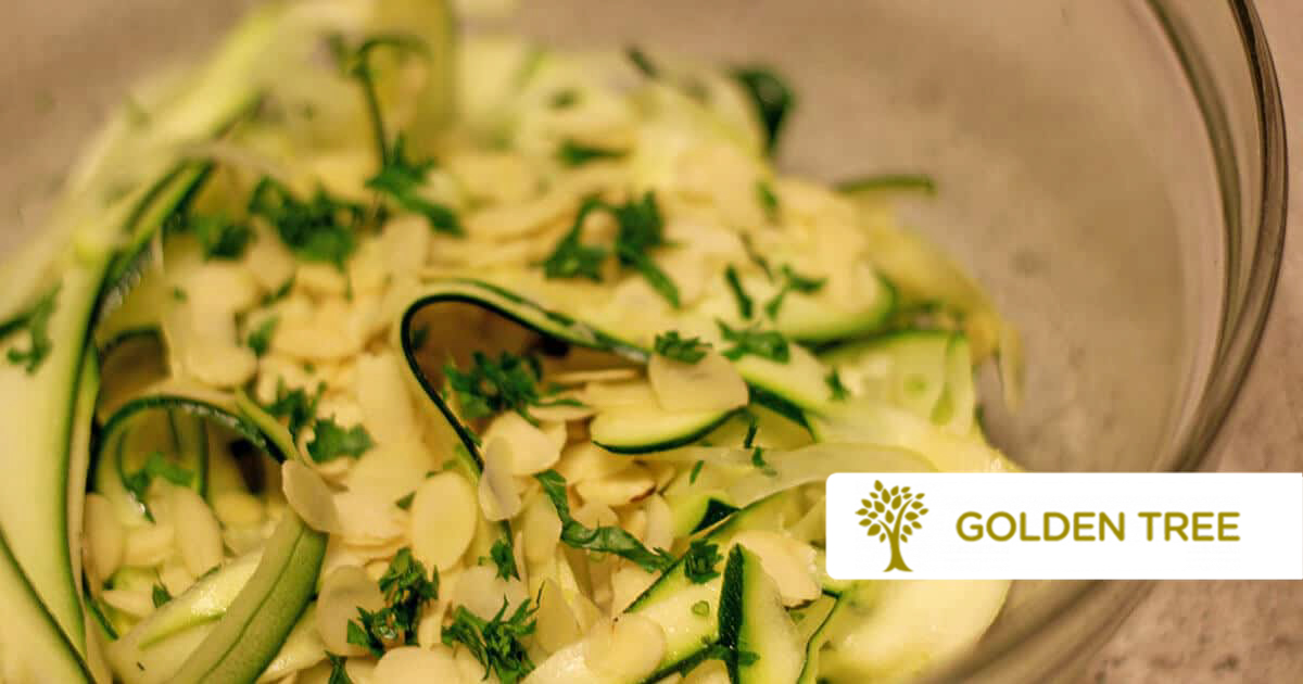 Zucchini-Salat mit Mandelblättern